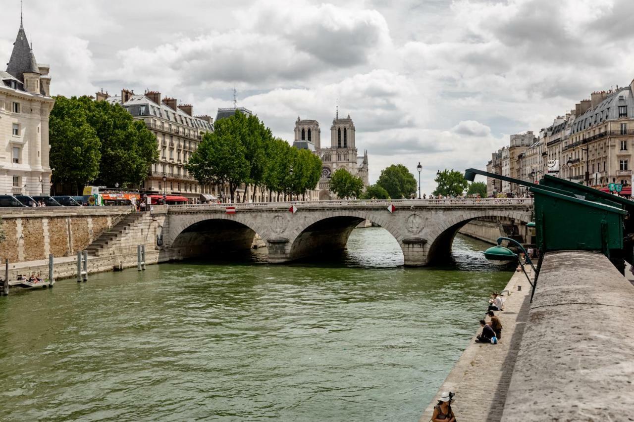 Love Nest In Saint-Michel パリ エクステリア 写真