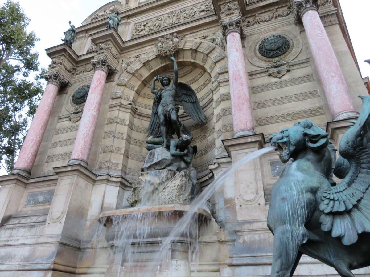Love Nest In Saint-Michel パリ エクステリア 写真
