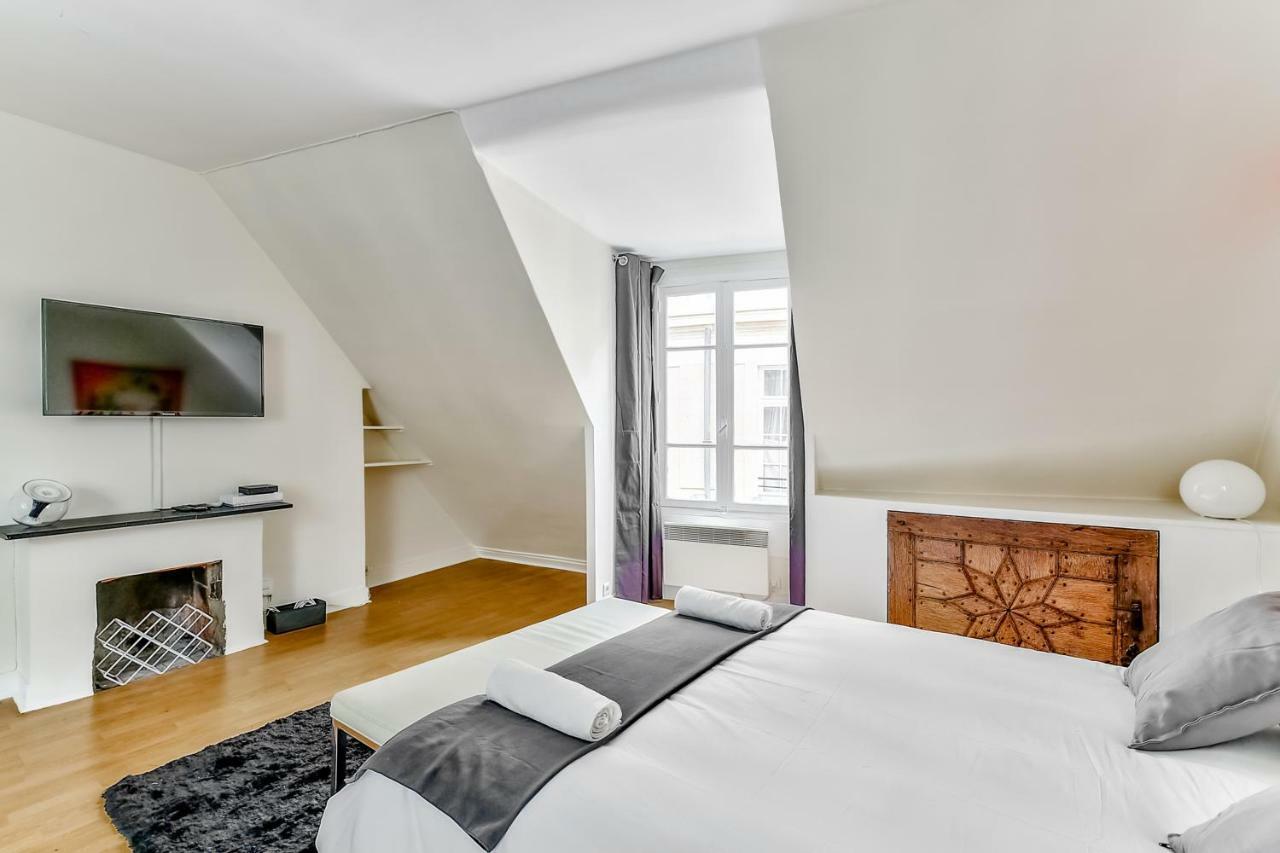 Love Nest In Saint-Michel パリ エクステリア 写真